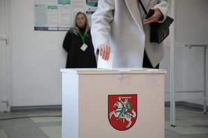 Rinkimai baigti – prasideda balsų skaičiavimas: duris uždarė visos rinkimų apylinkės 