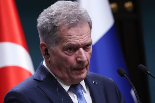 Suomijos prezidentas gina savo šalies stojimą į NATO be Švedijos