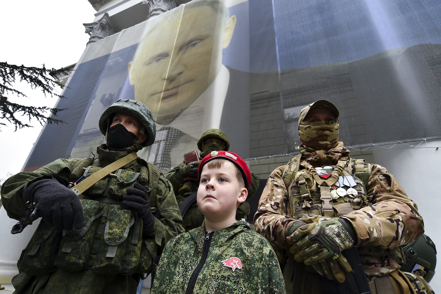 Karas Ukrainoje, Krymas. Rusija penktadienį minėjo devintąsias Krymo okupacijos metines, rengė demonstracijas.<br>AP/Scanpix nuotr.