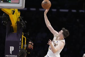 „Lakers“ ekipą gelbėjo nauja žvaigždutė: metė net 18 baudų