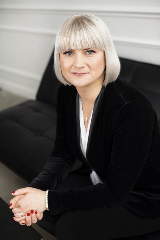 „Žinoma edukologė Julie Lythcott-Haims viename iš savo pranešimų yra sakiusi, kad taip auginti vaikai ateityje puikiai bendradarbiauja su kolegomis, yra empatiški ir geba savarankiškai atlikti užduotis, o to, turbūt, nori visi tėvai“, – sako „Ames Education“ vadovė Eglė Kesylienė.<br>Pranešimo spaudai nuotr.