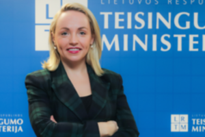 Viceministrė: Lietuva remia Tarptautinį Baudžiamąjį Teismą ir tikisi patraukti baudžiamojon atsakomybėn visus karo nusikaltėlius