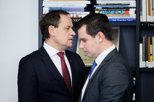 W. Tomaszewskiui mėtantis kaltinimais – VRK atsakymas: priminė, kad balsų skaičiavimą stebėjo ir jo partijos atstovė