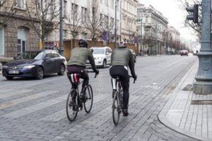 Dviračių ir paspirtukų vairuotojus ragina nepamiršti KET: kai kada gresia baudos iki 230 eurų