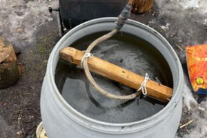 Šalčininkų pareigūnai pakratė šešėlinius prekeivius, naminukės gamintojus ir nubaudė kaimo parduotuvės pardavėją