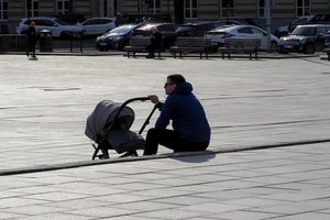Į šalį grįžta lietus, dangų aptrauks debesys: sinoptikai praneša, kur dar pavyks pasidžiaugti saulės spinduliais