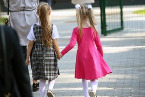 Vaikų augimo stebėsenos tyrimas: mažiau vaikšto, daugiau skaito ir valgo vaisių