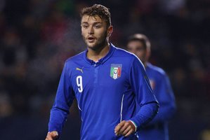 Žengti į aikštę susirengęs Italijos futbolininkas nutarė atlikti gamtinius reikalus ir išvydo raudonąją kortelę