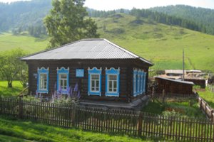 Rusai imasi grandiozinių statybų: gyvenančius avarinės būklės namuose kels į medinius daugiabučius