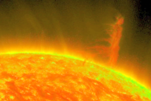 Netikėtas vaizdas Saulės paviršiuje: užfiksavo 120 000 kilometrų aukščio ugninį viesulą