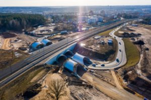 Jau ryškėja Kauno Pietrytinio aplinkkelio kontūrai – dėl statybų vairuotojus įspėja apie kliūtis