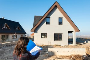 Seimas imasi rimtų žingsnių statybvietėse: užteks NT verslininkams apgaudinėti žmones ir valstybę 