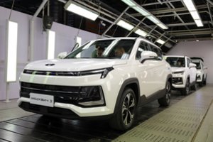 „Moskvič“ bandymas kopijuoti kinišką krosoverį neišdegė – atšaukia pirmą automobilių partiją