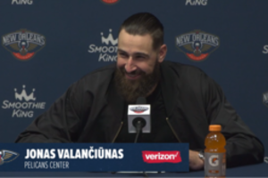 J. Valančiūnas šyptelėjo – po pergalingų rungtynių jis pabrėžė „Pelicans“ stiprybę
