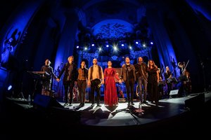 Aistė Smilgevičiūtė ir grupė „Skylė“ sveikino pavasarį: surengė itin lauktą koncertą