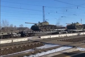 Nevilties ženklas? Rusija į Ukrainą siunčia Stalino laikų tankus