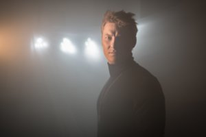 Justinas Lapatinskas pristato naują dainą: odė pavasariui ir meilei