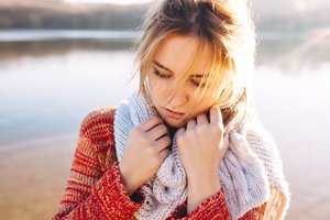 Ar jau tikrai metas atsisveikinti su šalikais? Patarimai pasigavusiems peršalimą ir gerklės skausmą