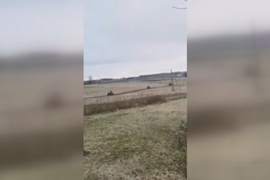 „Dakaras“ Raseinių rajone: lakstydami keturračiais darkė vietinių prižiūrimą kelią