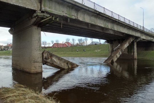 Automobilių kelių direkcija greitu metu pradės Kėdainių tilto sijos demontavimo darbus