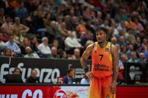 „Valencia“ pergalė – Ch. Jonesas ilgam pratęsė sutartį Ispanijos klubu