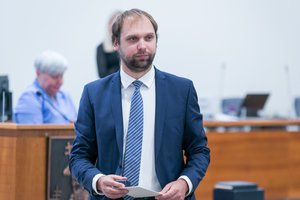 Po galimo nepotizmo skandalo, V. Jurgutis liks viceministro poste iki balandžio 21 d.