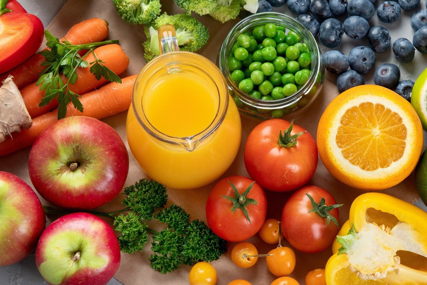 Geriausia vitamino C atsargas papildyti vartojant vaisius bei daržoves.<br> 123rf nuotr.