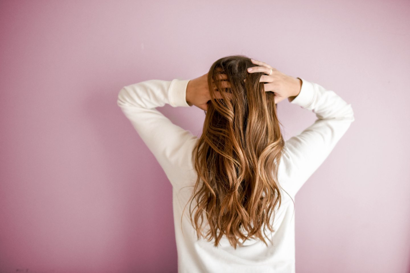 Jeigu jūsų organizmui trūksta medžiagų, nuo kurių priklauso plaukų būklė, kokybiški, plaukams skirti maisto papildai, yra būtent tai, kas gali jums padėti.<br>„Pexels.com“ nuotr.