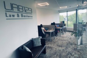 Planuojate įdarbinti užsienietį? Apie kokius reikalavimus įmonei reikia žinoti?