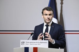 E. Macronas pranešė – per vizitą Kinijoje jį lydės Europos Komisijos vadovė