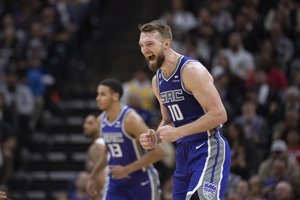 Domantas Sabonis lipdė įspūdingą pergalę prieš „Suns“ – tunyro lentelėje varžovus nustūmė laipteliu žemyn