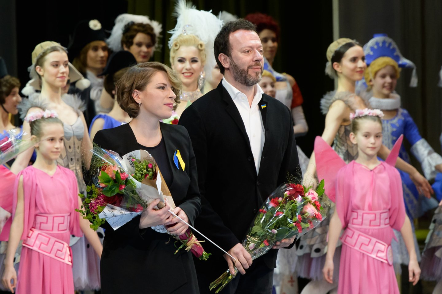  M. Grynyvetska ir A. Ratmanskis su baleto artistais.<br> M.Aleksos nuotr.