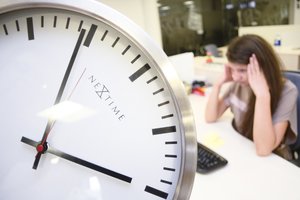 Naktį persuksime laikrodžius: vis dar neaišku, kada ES grįš prie sezoninio laiko keitimo panaikinimo klausimo