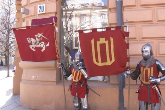 Didi diena Vilniuje: atidengtos simbolinės ir glaudžiai su šalies istorija siejamos gatvių lentelės