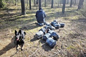 Baltarusiškų cigarečių nešikų baudos negąsdina - per parą įkliuvo du kotrabandininkai
