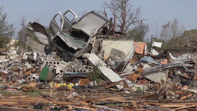 Galingas tornadas nusiaubė Misisipę: gamtos stichija pareikalavo mažiausiai 25 aukų