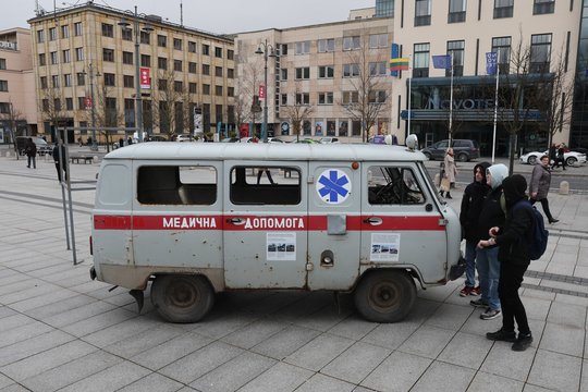  Charkivo srities Dergačių centrinės ligoninės medikų automobilis Vilniuje.<br> R.Danisevičiaus nuotr.