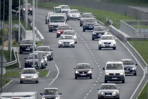 ES remia iškastiniu kuru varomų automobilių draudimą, o Berlynas atšaukia veto