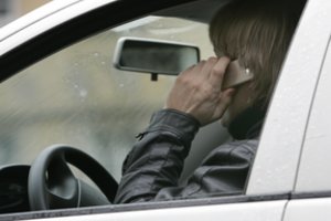 Greitis ir telefonas rankose: ekspertai atviri – žmonės nesusimąsto, kokį ginklą laiko rankose