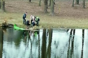 Iškyla dviem biržiečiams baigėsi lediniame vandenyje: kito mįslingomis aplinkybėmis skendusio vyro išgelbėti nepavyko