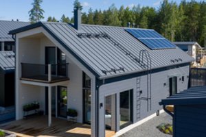 Požymiai, kada jau metas keisti stogą. Patarimai planuojantiems įsirengti saulės elektrinę