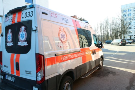  Autobusų sustojime Taikos prospekte staiga susmukus 53 metų vyrui, Kauno greitosios pagalbos medikams pavyko aplenkti mirtį. 