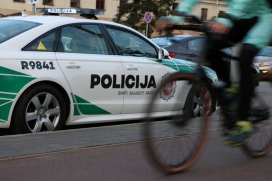 Policija.