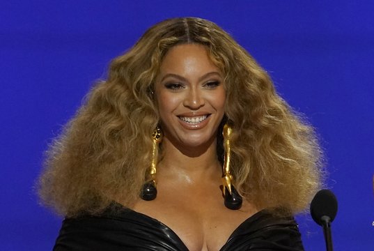  Beyonce.