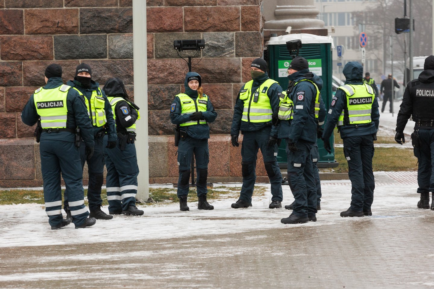 Tvirtina, kad Lietuvos policija persistengė prie Sakartvelo ambasados: pasiuntė žinią visiems pareigūnams ir generaliniam komisarui.<br>T.Bauro nuotr.