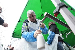 Pieno gamintojai reikalauja pinigų, bet peni ir tarpininkus