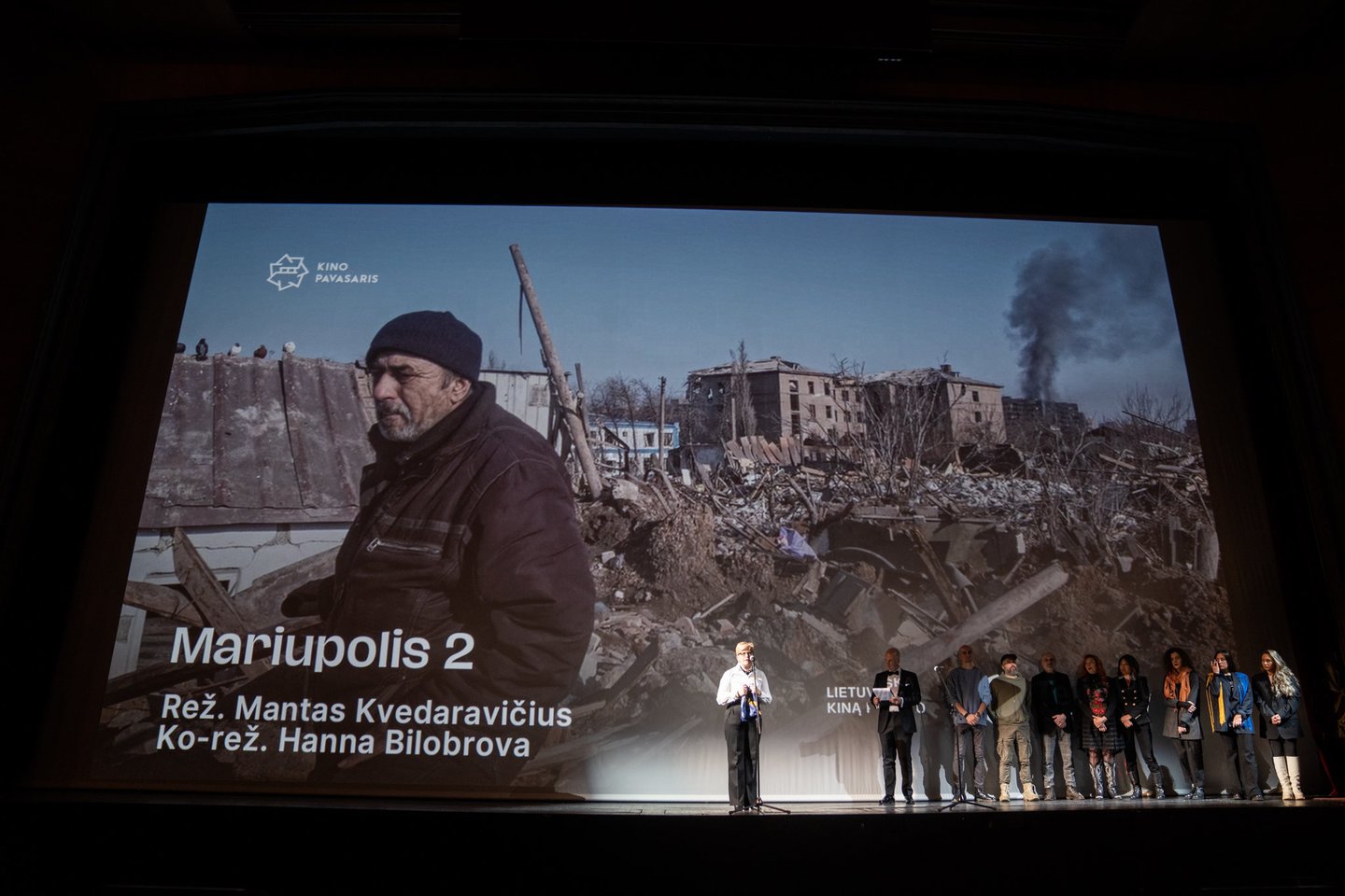  Kino teatruose – Ukrainoje nužudyto režisieriaus Manto Kvedaravičiaus dokumentinis filmas „Mariupolis 2“.<br> Pr. siuntėjų nuotr.