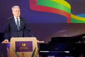 G. Nausėda susitiko su NATO vyriausiuoju sąjungininkų pajėgų Europoje vadu generolu: jam įteiktas ordino „Už nuopelnus Lietuvai“ Komandoro kryžius