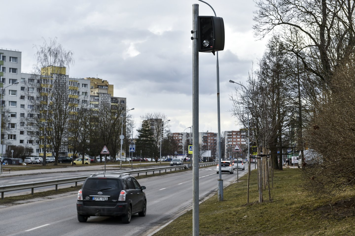 Jau greitai visuose Vilniaus keliuose, kur šiuo metu jau įrengti nauji greičio matuokliai, nebeliks ženklų, kad įranga yra testuojama.<br>V.Ščiavinsko nuotr.