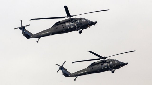 Nelaimė JAV pratybų metu – susidūrė du kariniai sraigtasparniai
